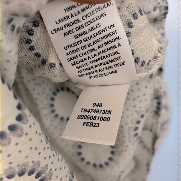 TREASURE & BOND NWOT PRINT POPOVER BLOUSE IN IVORY- BLUE
LOU MEDALLION - Size S - Picture 9 of 14